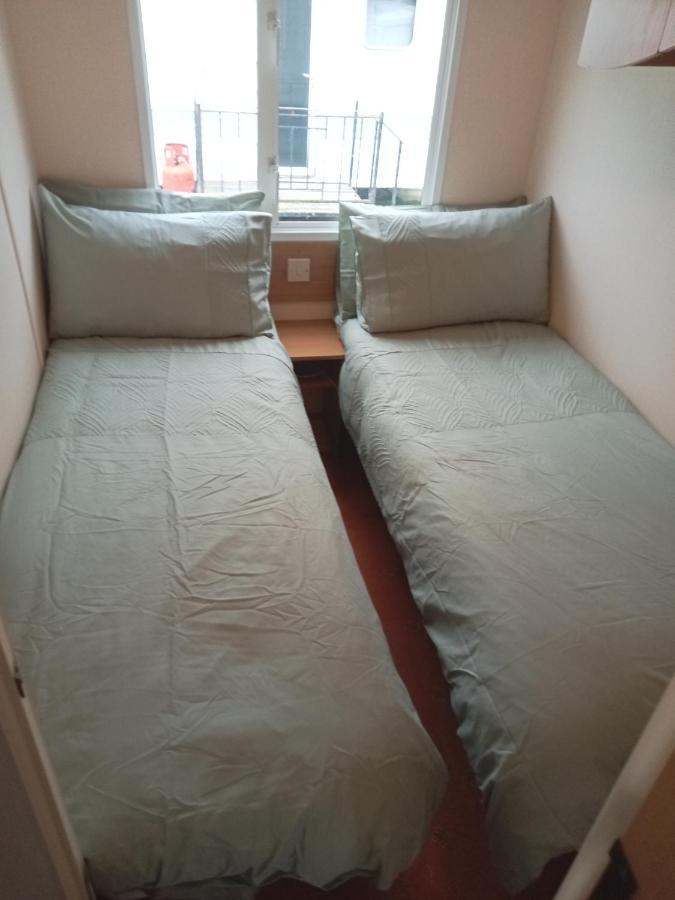 24 Headwards Caravan Retreat, Hemsby * Great Yarmouth