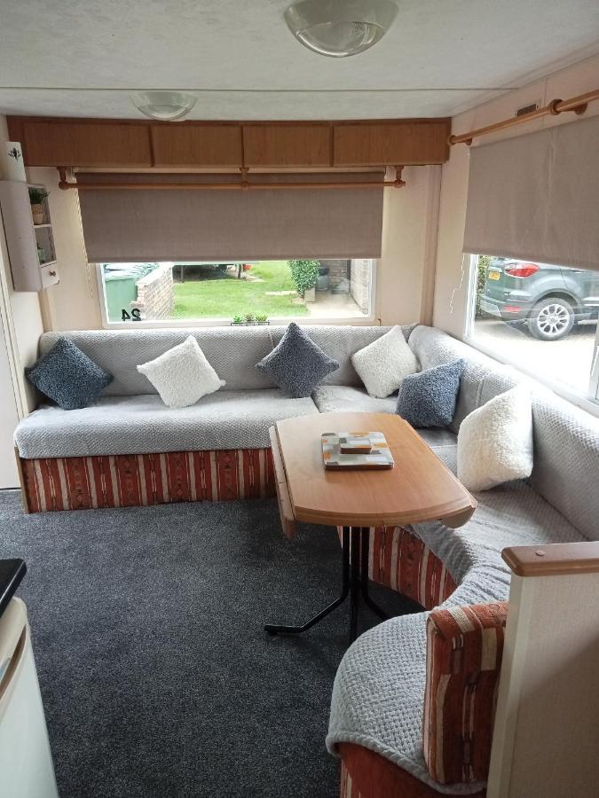 24 Headwards Caravan Retreat, Hemsby *