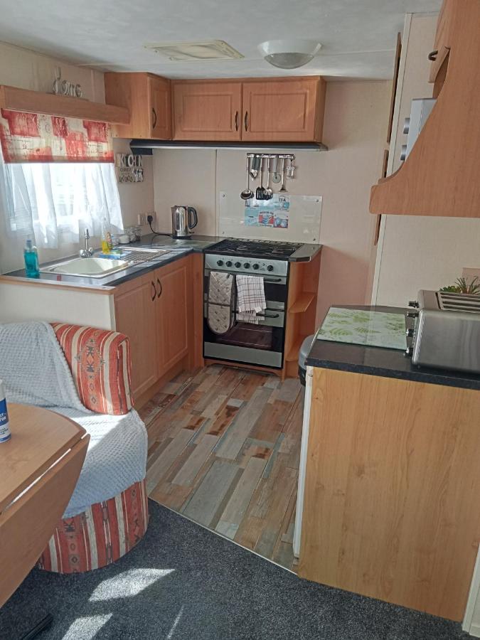 24 Headwards Caravan Retreat, Hemsby Apartment *
